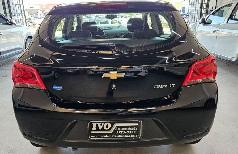 Chevrolet Onix 1.0 MPFi LT 8v - Foto #6