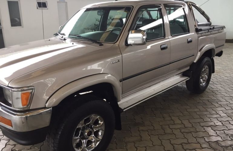 Toyota Hilux SR5 4x4 2.8 (cab. dupla) - Foto #1