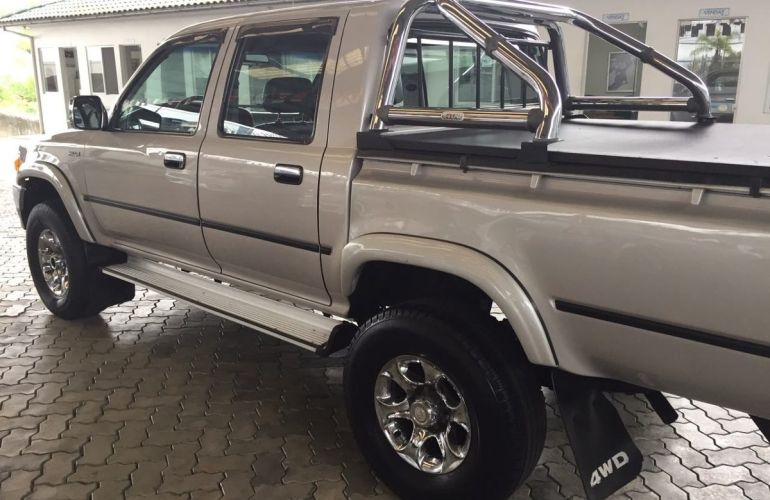 Toyota Hilux SR5 4x4 2.8 (cab. dupla) - Foto #2