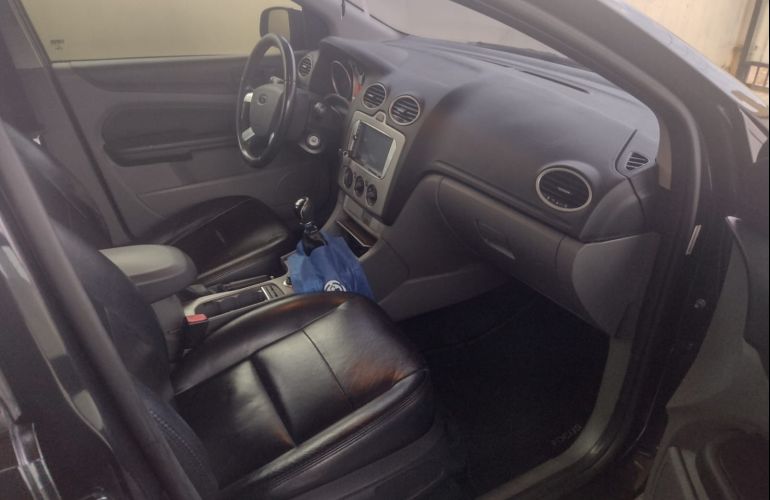 Ford Focus Hatch GLX 1.6 8V (Flex) - Foto #4