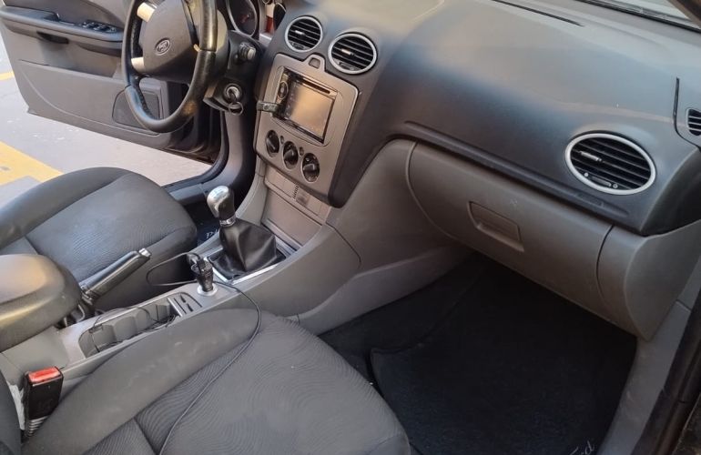 Ford Focus Hatch GL 1.6 16V (Flex) - Foto #4