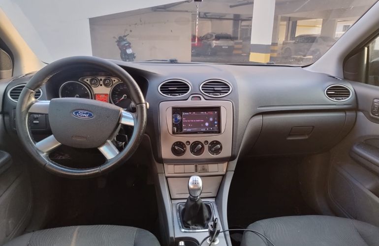 Ford Focus Hatch GL 1.6 16V (Flex) - Foto #5