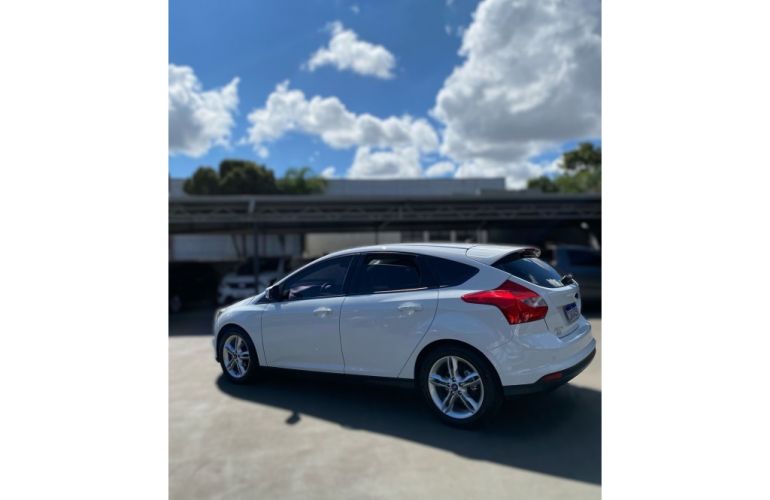 Ford Focus Hatch SE 2.0 16V PowerShift - Foto #2