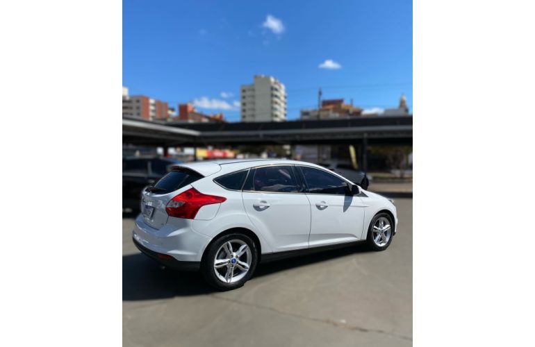 Ford Focus Hatch SE 2.0 16V PowerShift - Foto #3