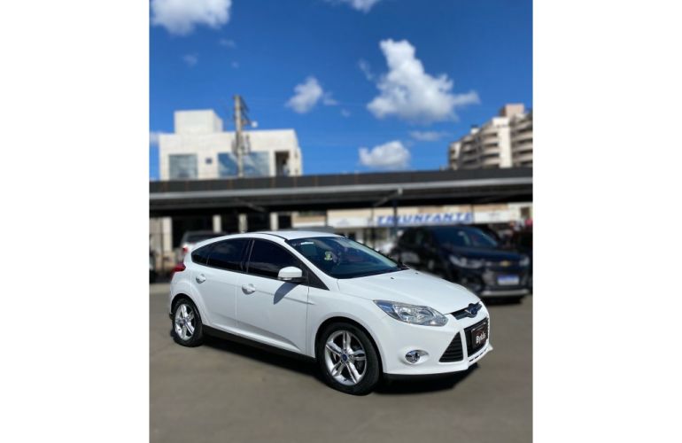 Ford Focus Hatch SE 2.0 16V PowerShift - Foto #4