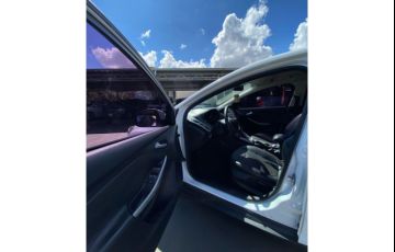 Ford Focus Hatch SE 2.0 16V PowerShift - Foto #5