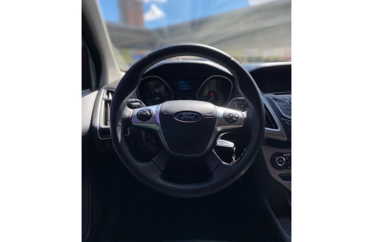 Ford Focus Hatch SE 2.0 16V PowerShift - Foto #9