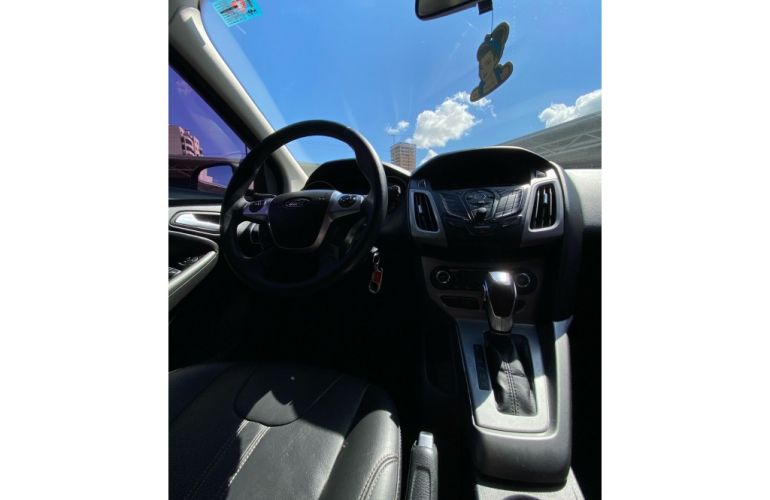 Ford Focus Hatch SE 2.0 16V PowerShift - Foto #10