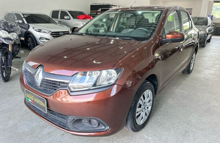 Renault Logan 1.0 Expression 16V Flex 4p Manual - Foto #1