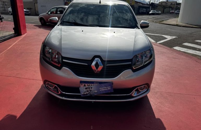 Renault Logan 1.6 Dynamique 8v - Foto #6