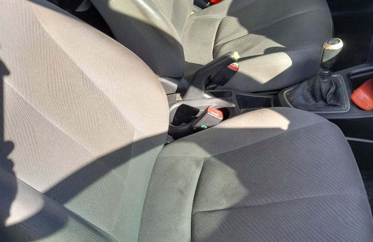 Hyundai HB20S 1.6 Comfort Plus - Foto #4