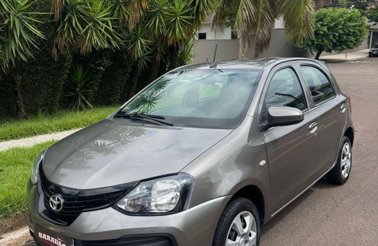 Toyota Etios 1.3 X 16v - Foto #2