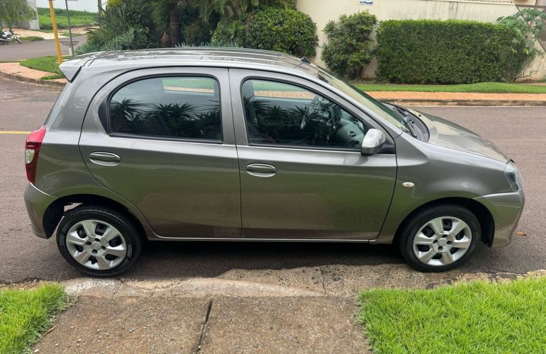 Toyota Etios 1.3 X 16v - Foto #4