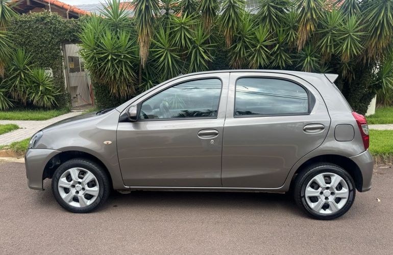 Toyota Etios 1.3 X 16v - Foto #5
