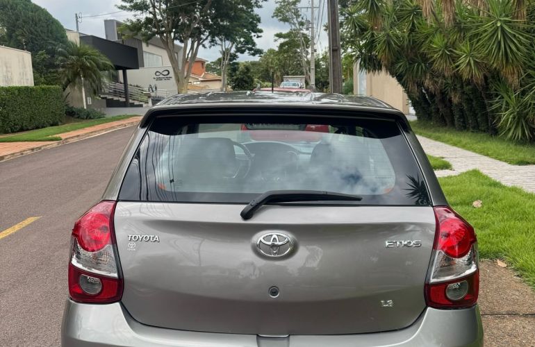 Toyota Etios 1.3 X 16v - Foto #6