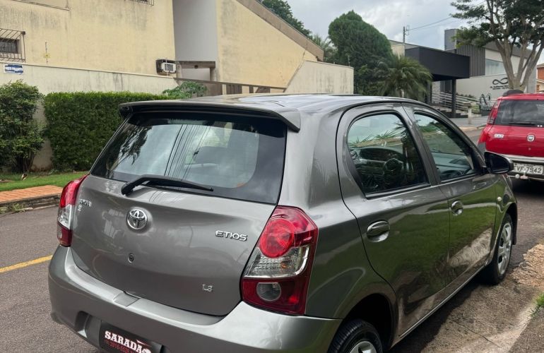 Toyota Etios 1.3 X 16v - Foto #7