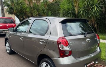 Toyota Etios 1.3 X 16v - Foto #8