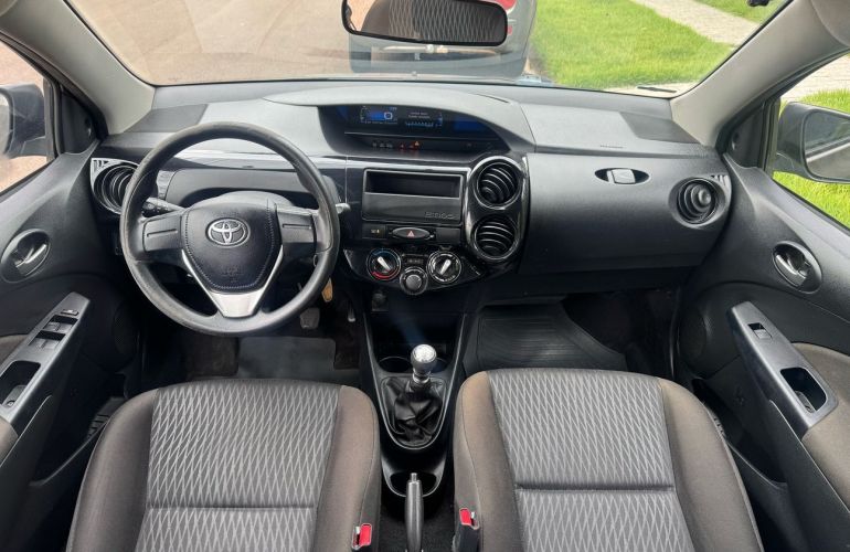 Toyota Etios 1.3 X 16v - Foto #9