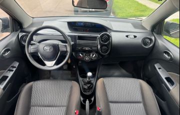 Toyota Etios 1.3 X 16v - Foto #9