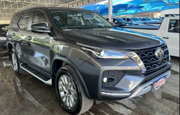Toyota SW4 2.8 TDI SRX 4x4 (Aut) - Foto #3