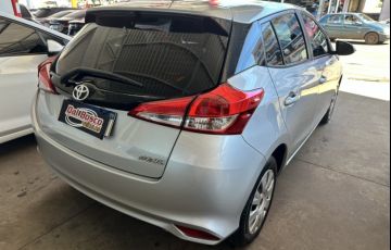 Toyota Yaris 1.3 XL Live - Foto #3