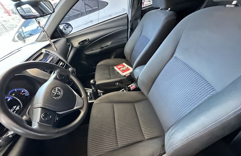 Toyota Yaris 1.3 XL Live - Foto #6