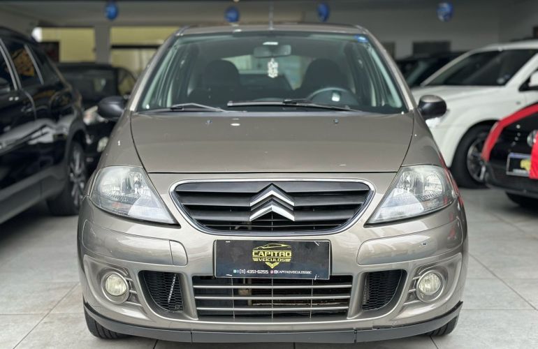Citroën C3 1.4 I Exclusive 8v - Foto #2