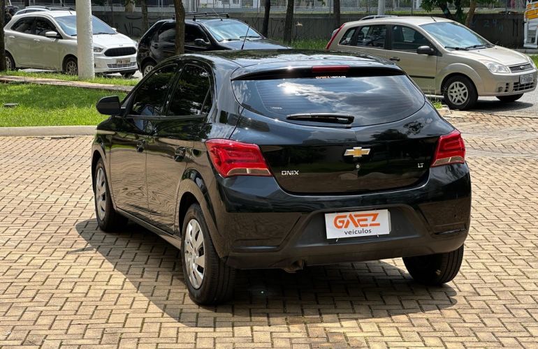 Chevrolet Onix 1.4 MPFi LT 8v - Foto #3