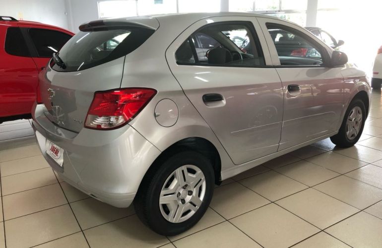 Chevrolet Onix 1.0 LS SPE/4 - Foto #5