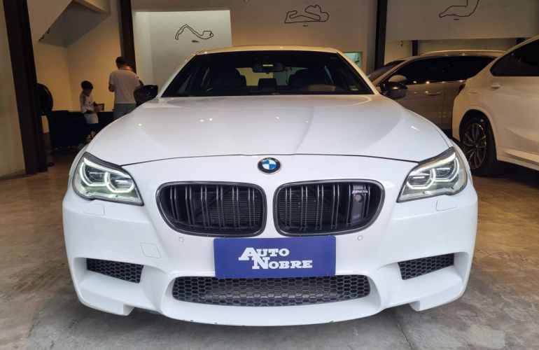 BMW M5 4.4 V8 32v - Foto #2