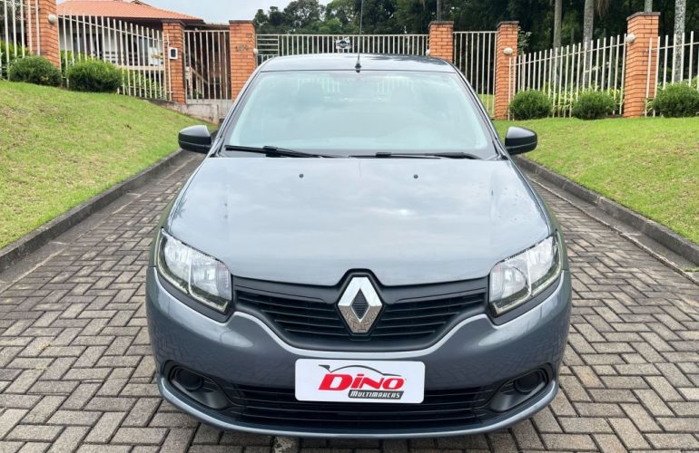 Renault Logan Authentique 1.0 16V (flex) - Foto #5
