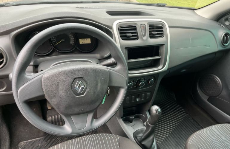 Renault Logan Authentique 1.0 16V (flex) - Foto #8