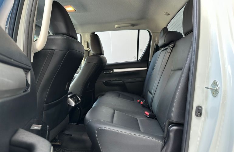Toyota Hilux 2.8 Srx 4x4 CD 16v - Foto #9
