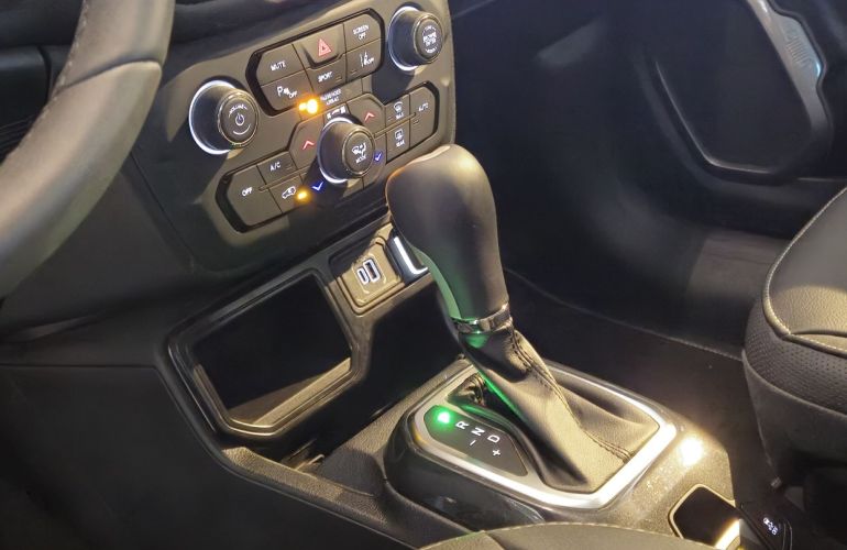 Jeep Renegade 1.3 T270 Turbo Longitude - Foto #9