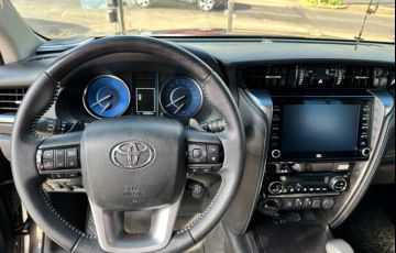 Toyota SW4 2.8 TDI SRX 7L 4x4 (Aut) - Foto #8