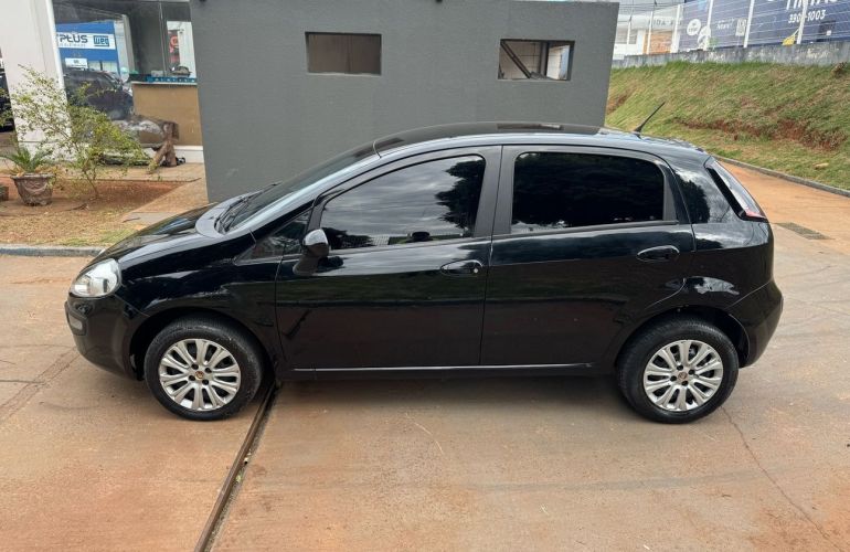 Fiat Punto 1.4 Attractive 8v - Foto #5