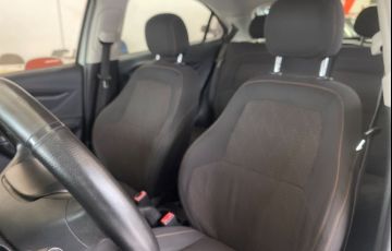 Chevrolet Onix 1.0 MPFi LT 8v - Foto #5