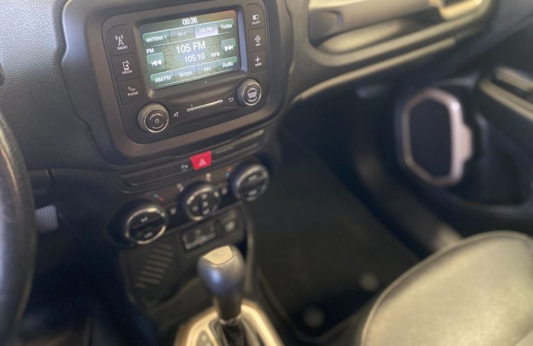 Jeep Renegade 1.8 16V Longitude - Foto #6
