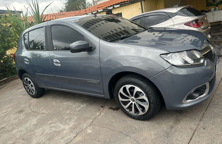 Renault Sandero Expression 1.0 16V (Flex) - Foto #4