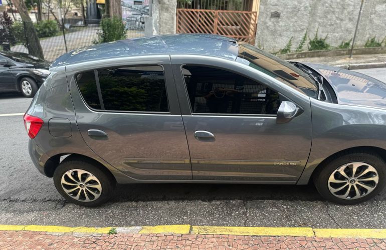 Renault Sandero Expression 1.0 16V (Flex) - Foto #6
