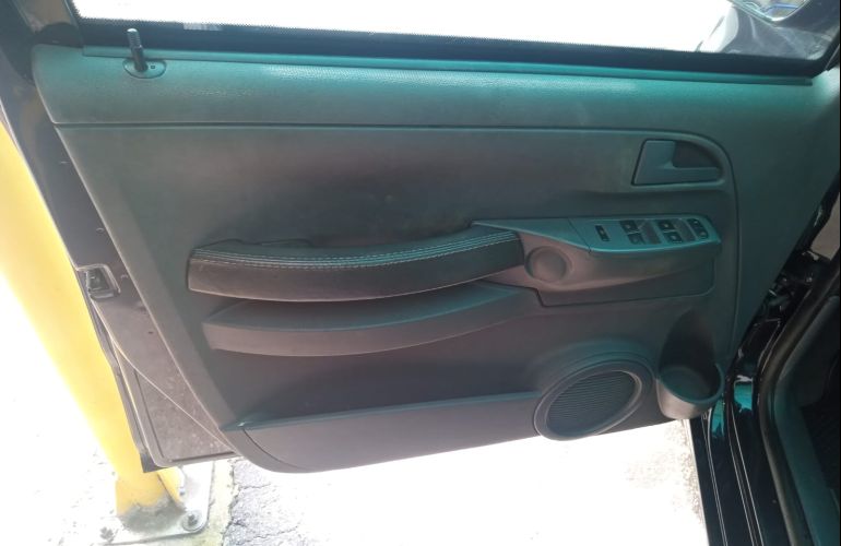 Volkswagen Fox Plus 1.6 8V (Flex) - Foto #6