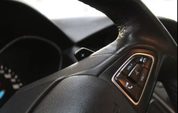 Ford Focus 2.0 SE Sedan 16v - Foto #9