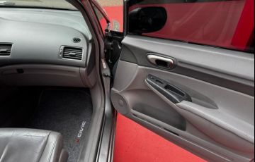 Honda Civic 1.8 LXS 16v - Foto #3