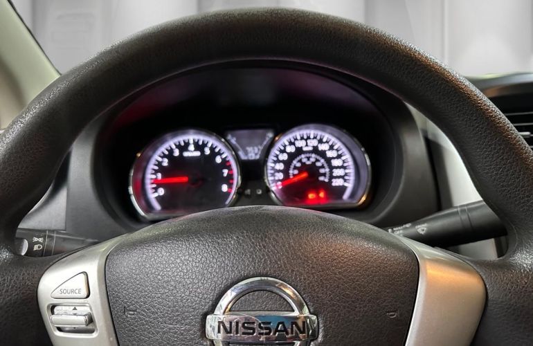 Nissan Versa 1.6 SV 16v - Foto #8