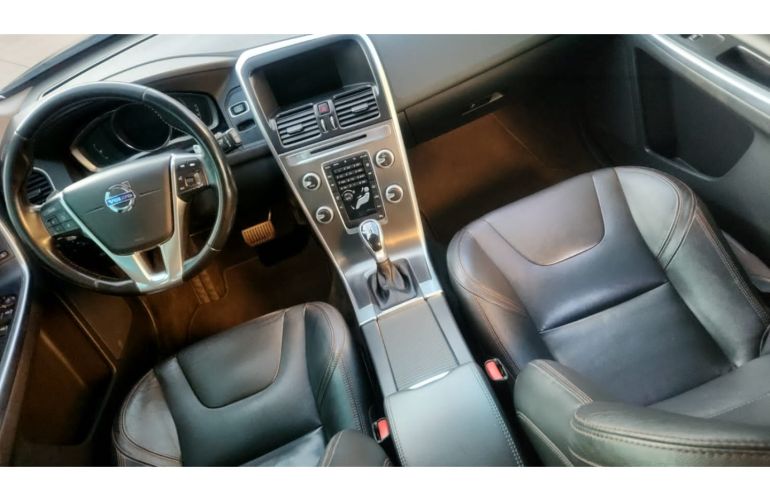 Volvo Xc60 2.0 T5 Momentum Gasolina 4p Automático - Foto #7