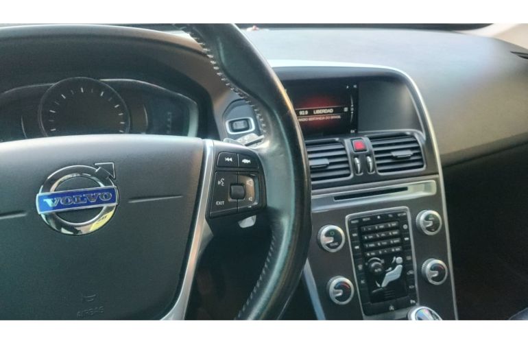 Volvo Xc60 2.0 T5 Momentum Gasolina 4p Automático - Foto #10