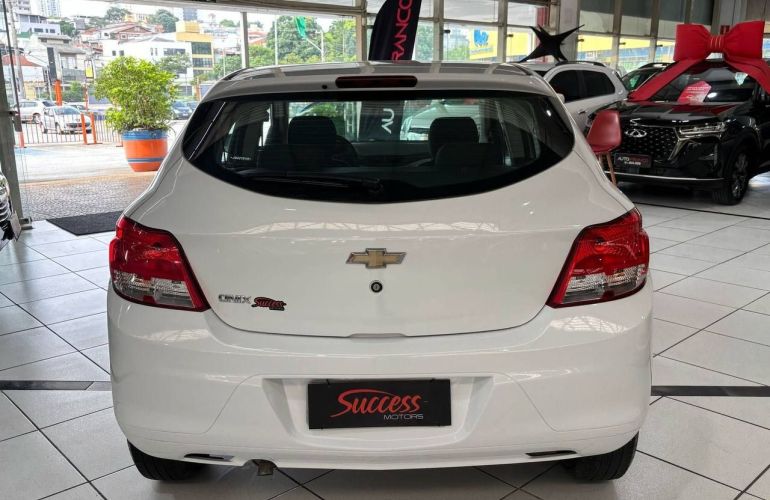 Chevrolet Onix 1.0 MPFi Joy 8v - Foto #6