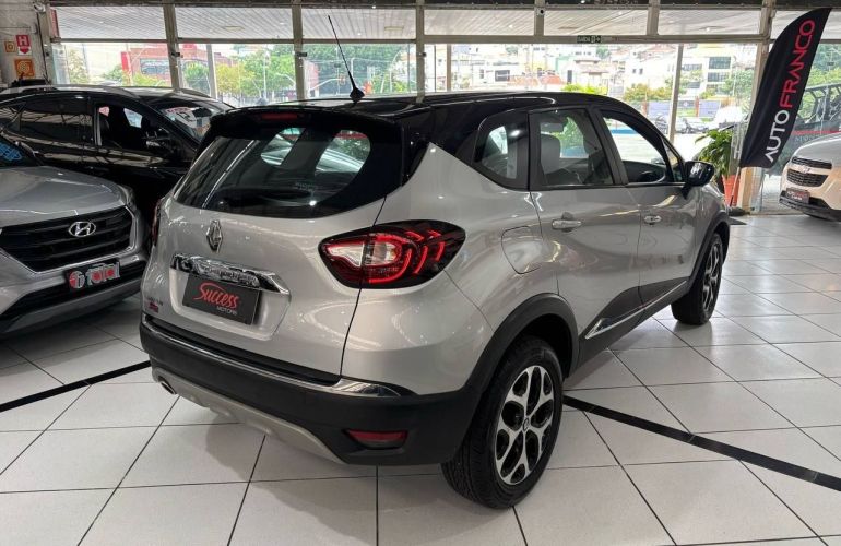 Renault Captur 2.0 16V Intense - Foto #2