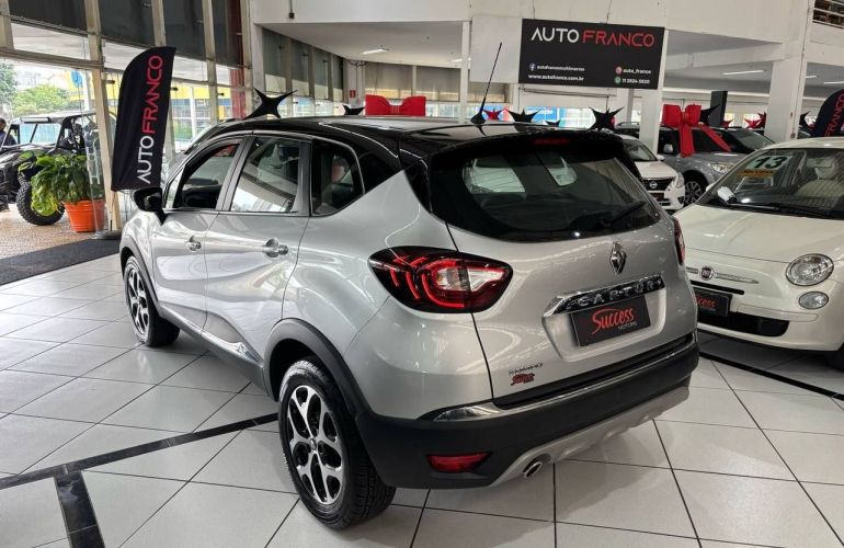 Renault Captur 2.0 16V Intense - Foto #4