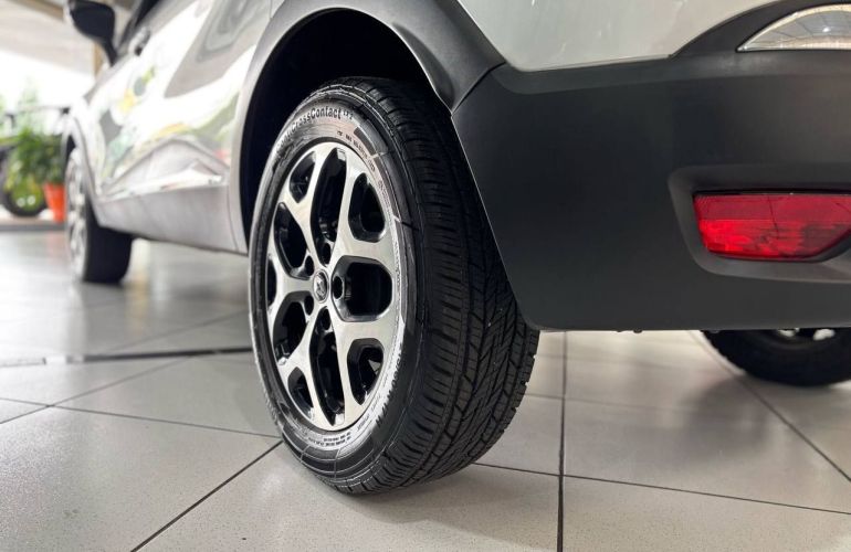 Renault Captur 2.0 16V Intense - Foto #8